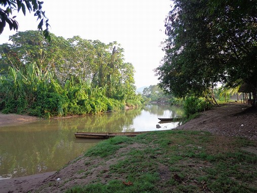 Rio Huachaga con barche